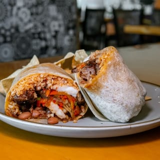 Mar y Tierra Burrito